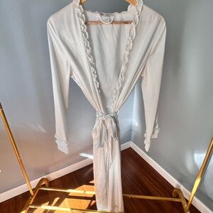 Vintage Elegant White Ruffled Robe